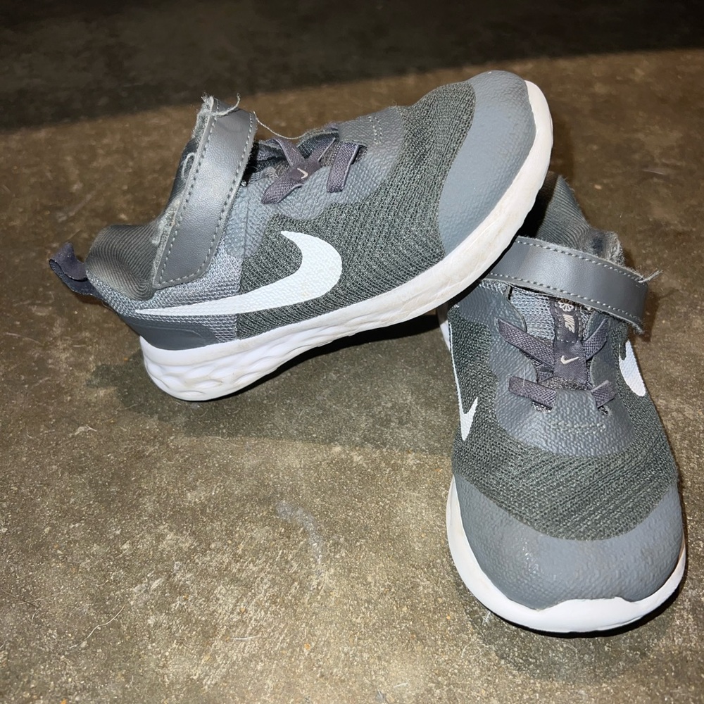 Guc grey boys Nike shoe dice 10